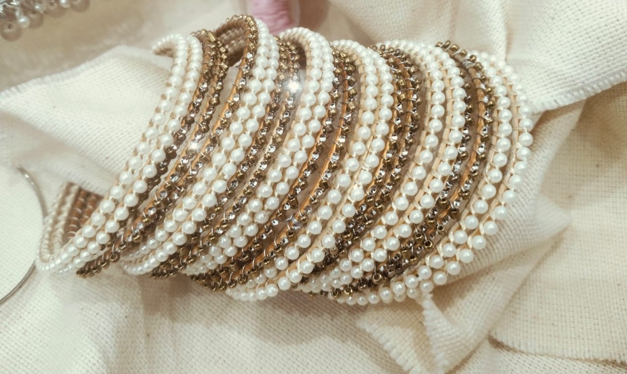 Handmade Pearl Contrast Set