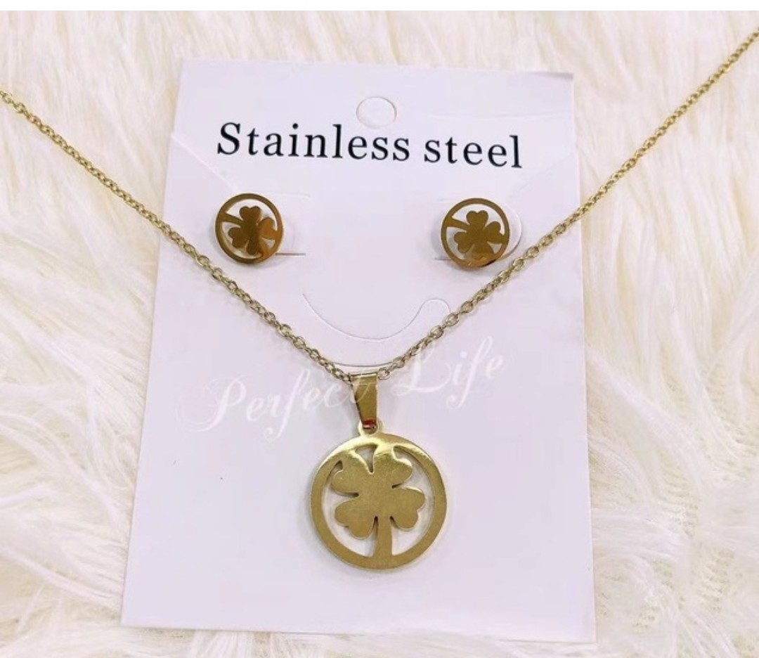 Blossom Flower (Studs & Pendent set )