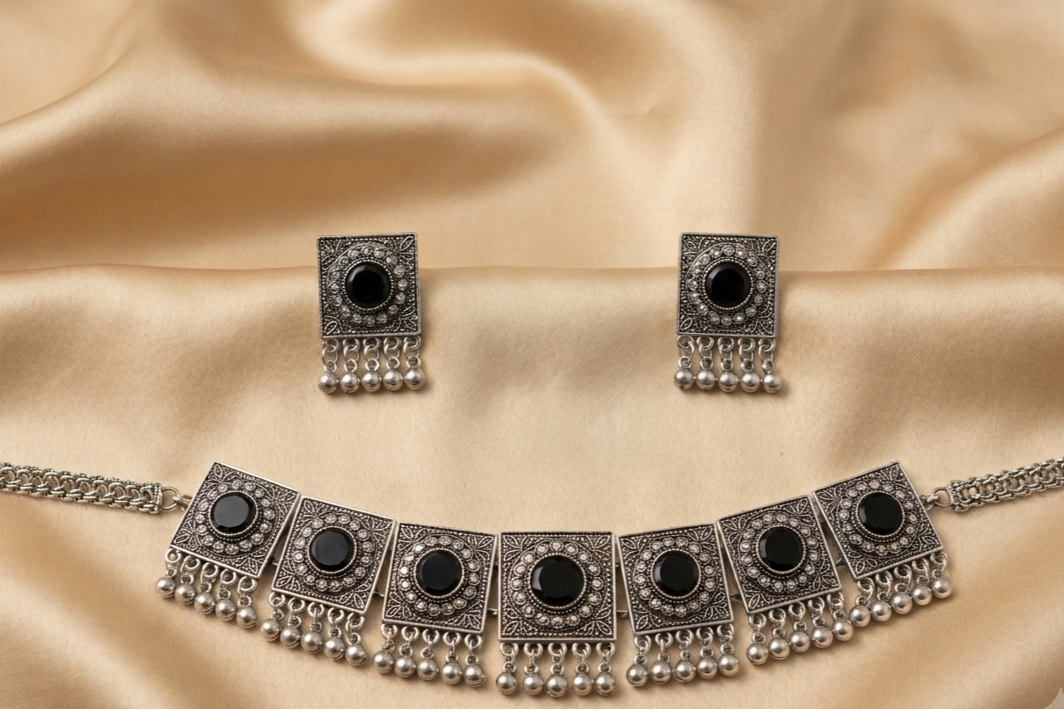Antique square (Studs & Pendent set)